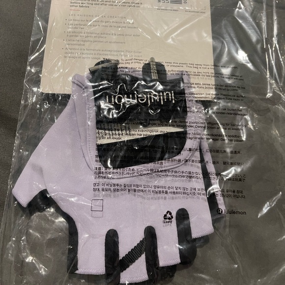 New Lululemon Wunder Train Gloves in lavender frost size xs/s - Picture 2 of 2